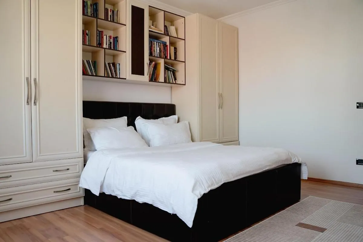 Whole Floor Apartment In Upscale Neighborhood Tirana 0*,