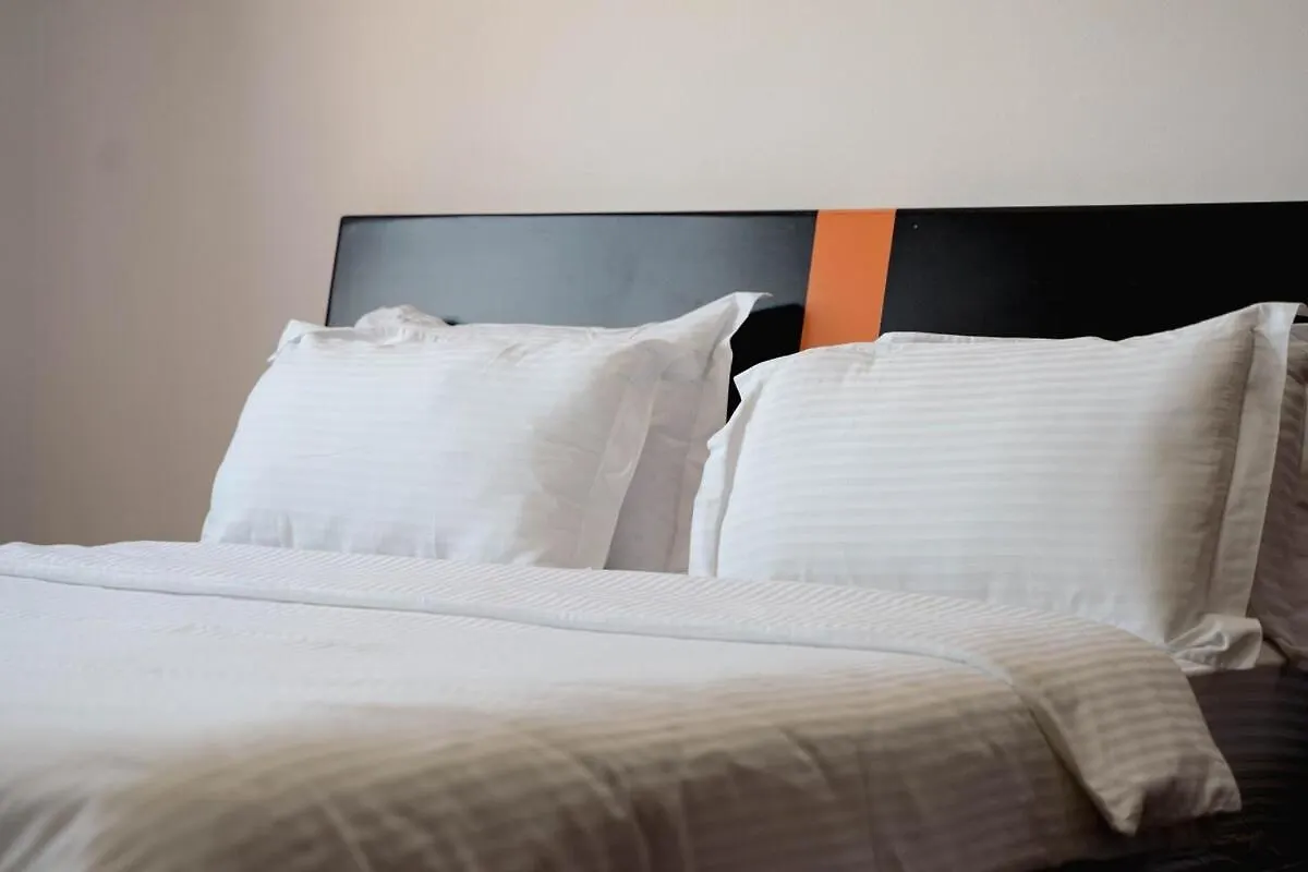 Whole Floor Apartment In Upscale Neighborhood Tirana 0*,