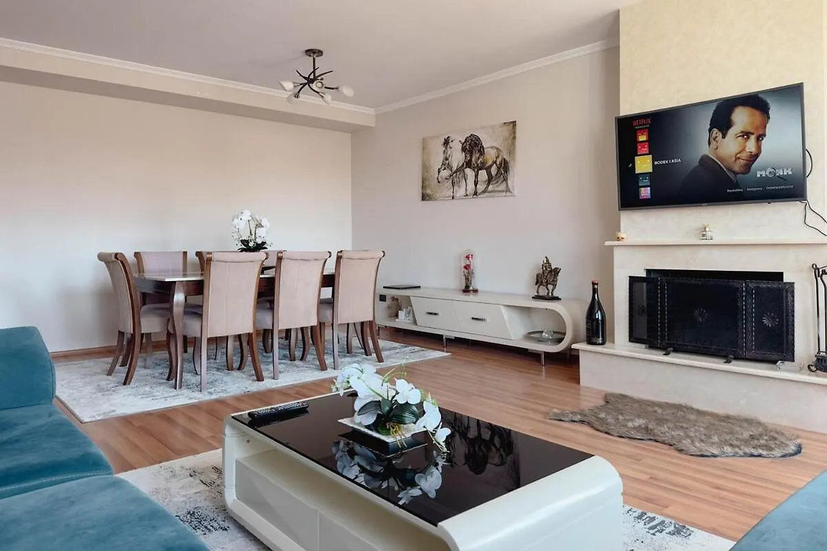 Whole Floor Apartment In Upscale Neighborhood Tirana