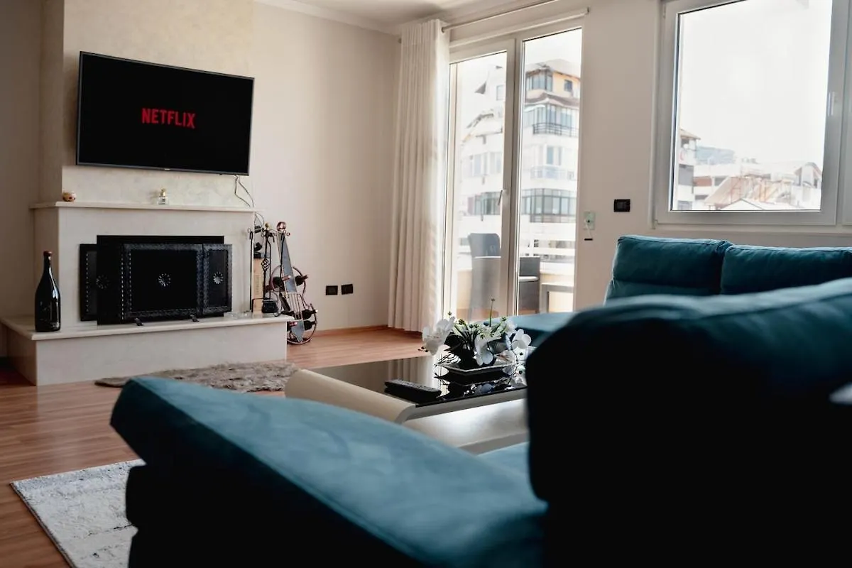 Whole Floor Apartment In Upscale Neighborhood location